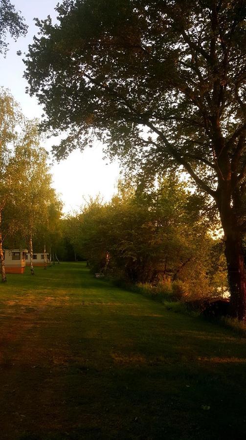Camping De La Reuille Flere-la-Riviere エクステリア 写真