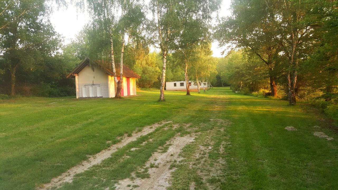 Camping De La Reuille Flere-la-Riviere エクステリア 写真